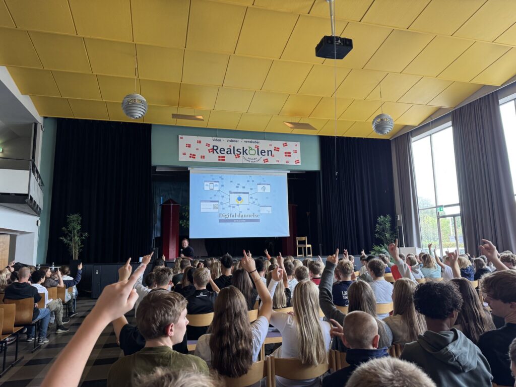 Carousel image showing a presentation for school classes.